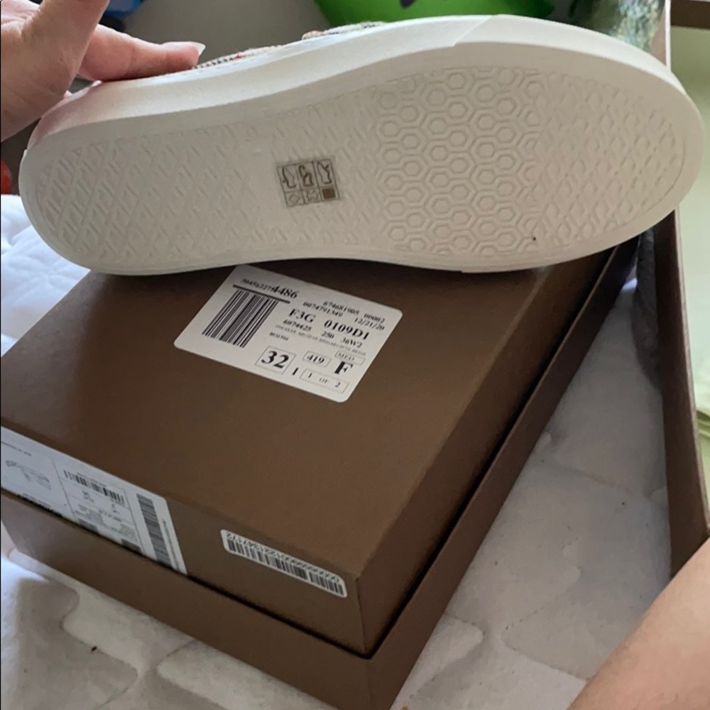 Shoes - Picture 5 of 5